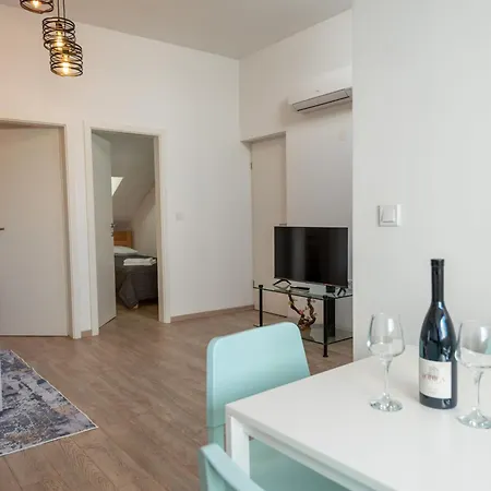 Lovable Loft Apartment Sibenik